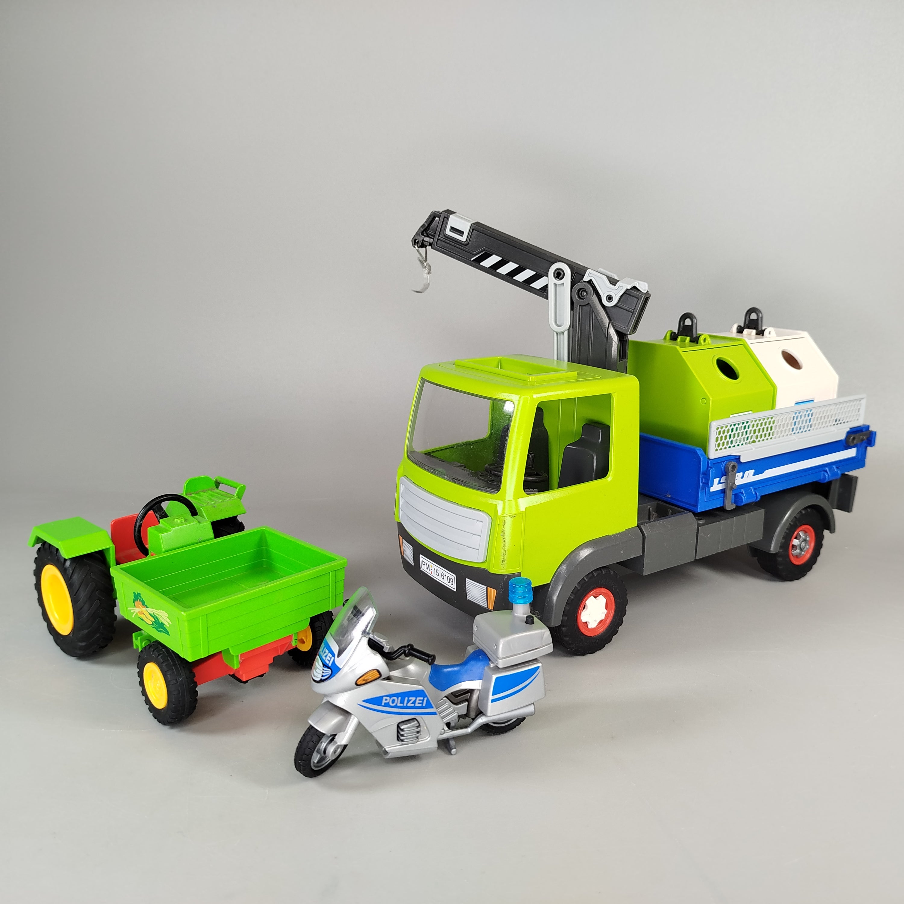 Playmobil Fahrzeuge Set von 3 – Kran, Traktor, Polizei-Motorrad